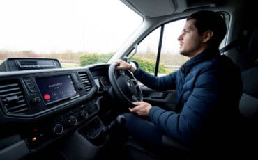Prins la volan fara permis de conducere in UK. Ce se poate intampla?