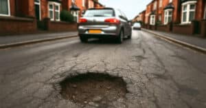 Cum Să Raportezi O Groapă În Uk